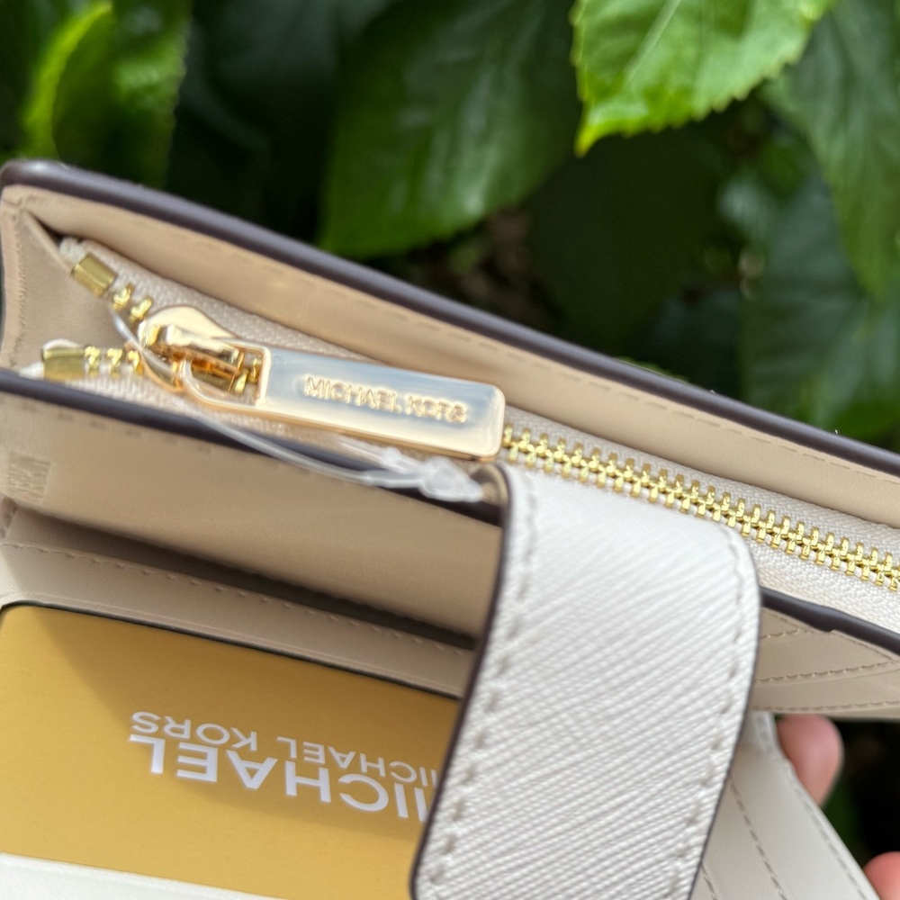 Michael Kors Jet Set Bifold Light Cream Pink Floral Wallet - Picture 7 of 9